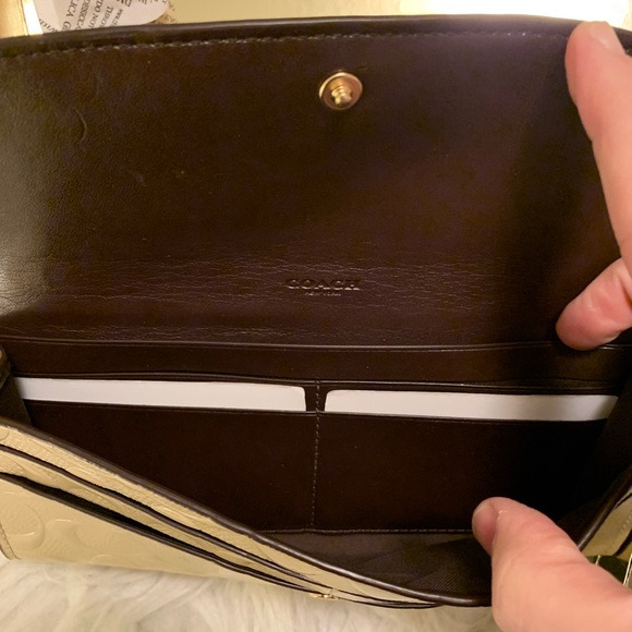 LAST ONE LEFT New in box Coach nude patent wallet w/ gold charms - Picture 16 of 16